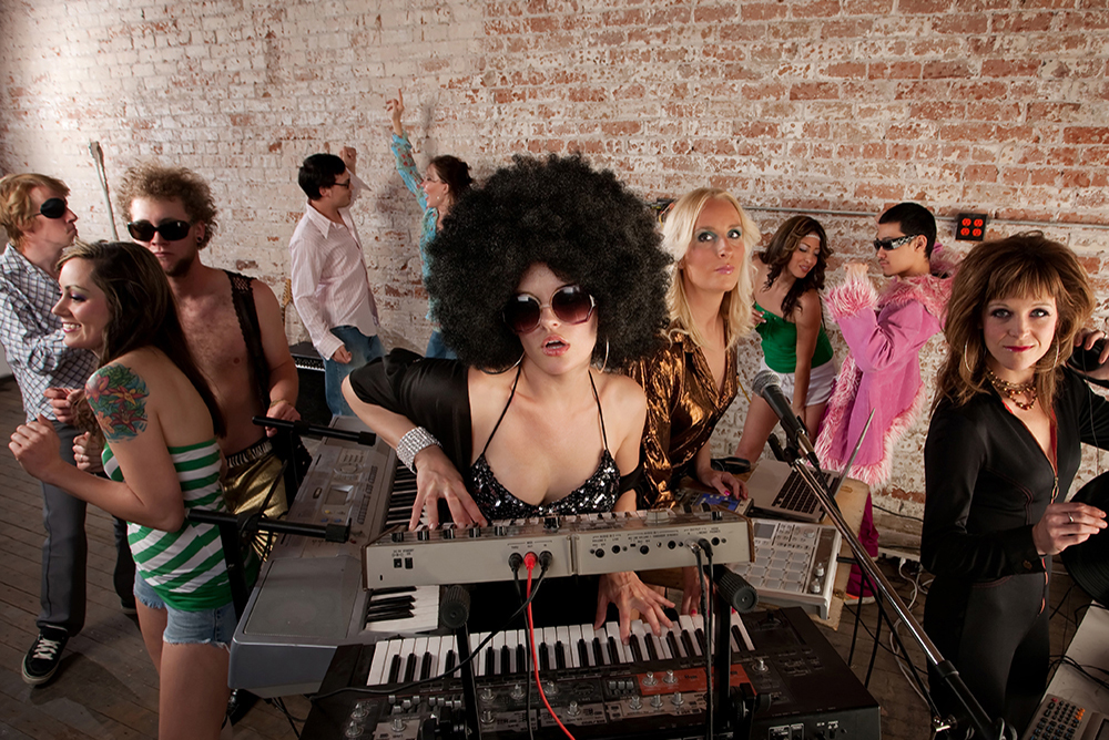 SATURDAY, DECEMBER 3 . 6PM . HOUSE OF JAM (SHOW 1) The Music Room