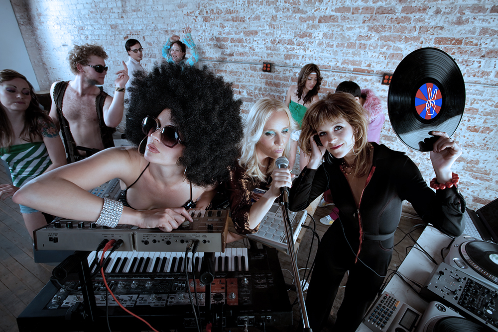 SUNDAY, APRIL 16 . 6PM . HOUSE OF JAM . SHOW 1 The Music Room